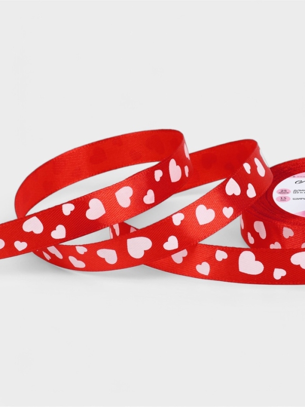 Лента атласная 15мм*25±1ярд(23м±1м) белый сердечки красный №26 АУ Лента атласная 15мм*25±1ярд(23м±1м) белый сердечки красный №26 АУ