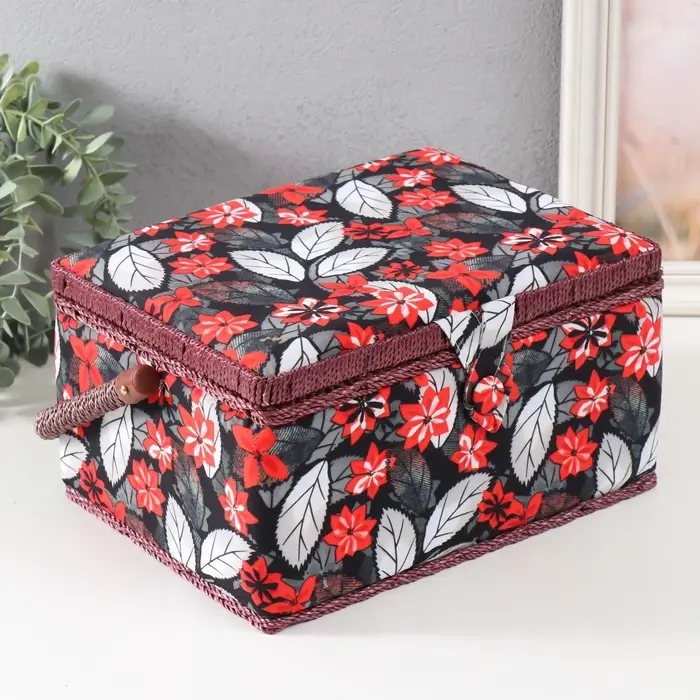 Шкатулка для рукоделия и шитья &laquo;Пуансеттия на чёрном&raquo;, хранение ниток, иголок, мелочи, 19&times;26&times;14.5 см