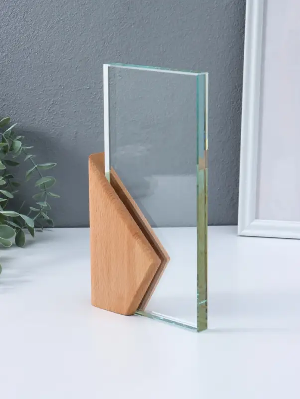 Наградная фигура стела &laquo;Геометрия&raquo;, верх 23&times;11.5 см, низ 15&times;9.3 см, стекло, дерево, 3.5&times;13&times;23 см