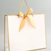 Пакет подарочный, белый, с бантом, 35 х 30 х 10 см