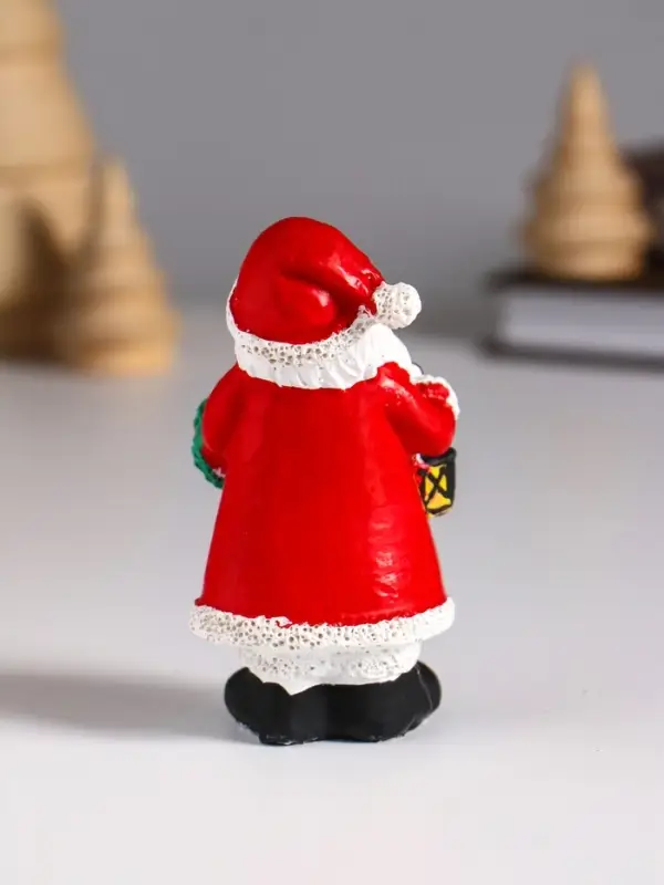 Сувенир полистоун  Сувенир полистоун "Дедушка Мороз в красном с колокольчиком/фонарём" МИКС 4,8х3,5х8,7 см