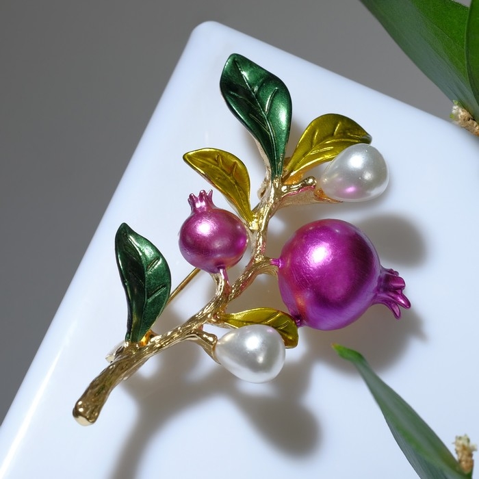 Брошь &laquo;Ветвь гранатовая&raquo;, цветная в золоте