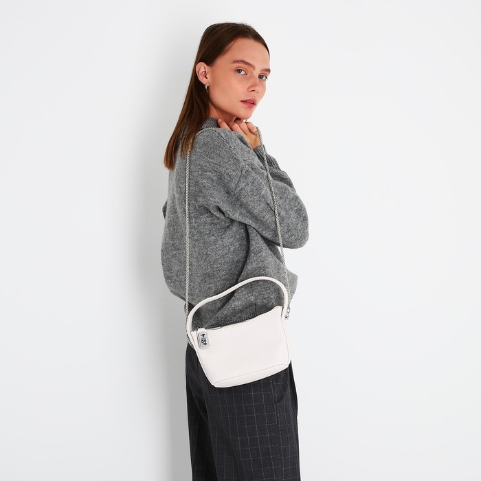 Сумка-багет на молнии, цепочка, цвет белый Сумка-багет на молнии, цепочка, цвет белый