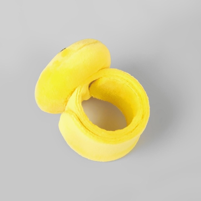 Игольница на браслете «Смайл», 23 × 6,5 см, цвет жёлтый Игольница на браслете «Смайл», 23 × 6,5 см, цвет жёлтый