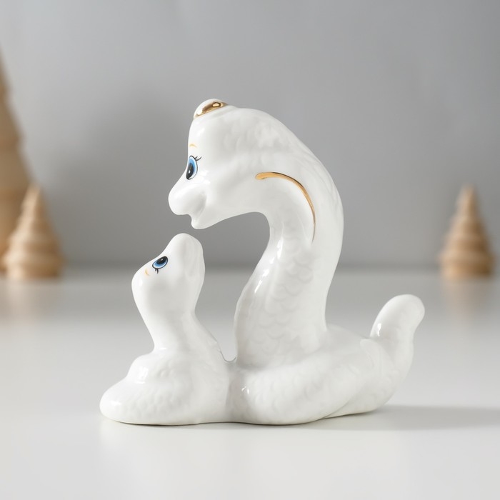 Сувенир керамика Сувенир керамика "Папа змей и малыш" белый с золотом 4х9х8 см