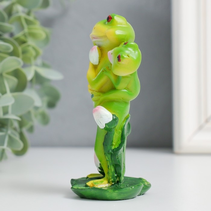 Сувенир полистоун Сувенир полистоун "Лягуха с лягушонком на кувшинке" МИКС 5х4,5х10,5 см