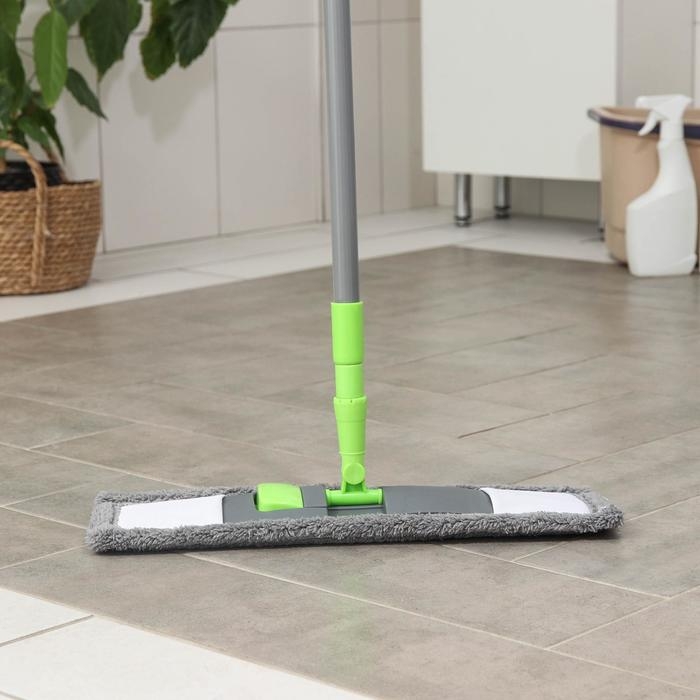 Швабра для мытья пола плоская Доляна, насадка из микрофибры 42×12 см, телескопическая ручка 73-124 см Швабра для мытья пола плоская Доляна, насадка из микрофибры 42×12 см, телескопическая ручка 73-124 см