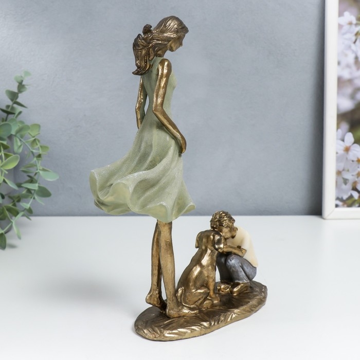 Сувенир полистоун  Сувенир полистоун "Мама с сыном выгуливают собаку" морская волна 24х7,5х16 см