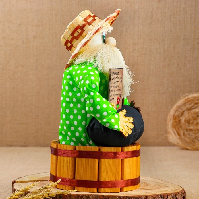 Оберег - домовой Оберег - домовой "Берендей в шляпе, сидит на бочке", h = 30 см, d = 19, микс