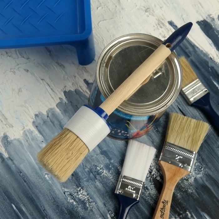 Кисть круглая ТУНДРА, натуральная щетина, деревянная рукоятка, № 12, 45 мм Кисть круглая ТУНДРА, натуральная щетина, деревянная рукоятка, № 12, 45 мм