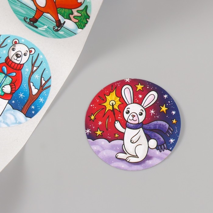 Наклейка бумага Наклейка бумага "Зверята - Зимние праздники" d=2,5 см 252 шт в рулоне