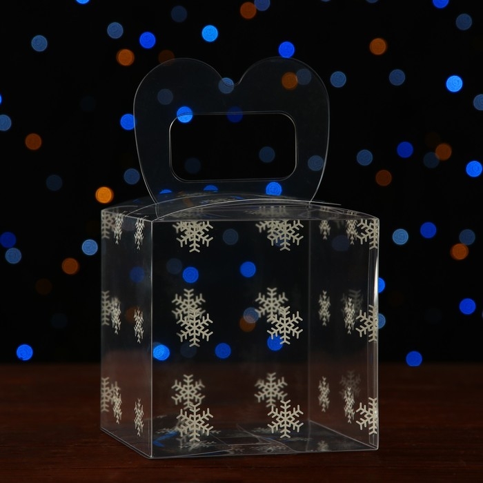 Новый год. Коробка подарочная новогодняя складная ПВХ "Снежинки" 11 x 11 x 11 см.