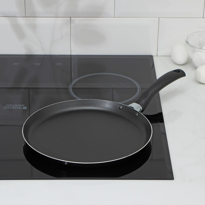 Сковорода блинная Blaze, d=25 см, пластиковая ручка, антипригарное покрытие, цвет красный