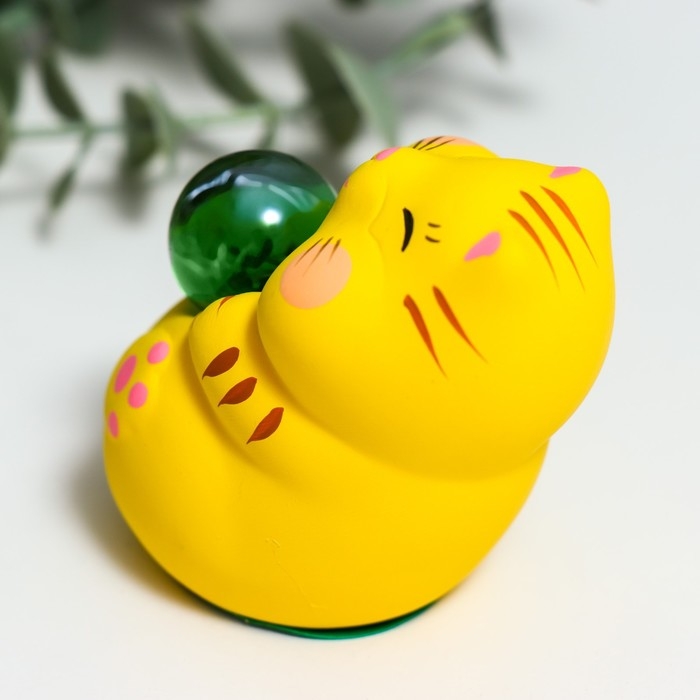 Сувенир керамика Сувенир керамика "Манэки-нэко со стеклянным шаром" микс 7,5х5х7,6 см