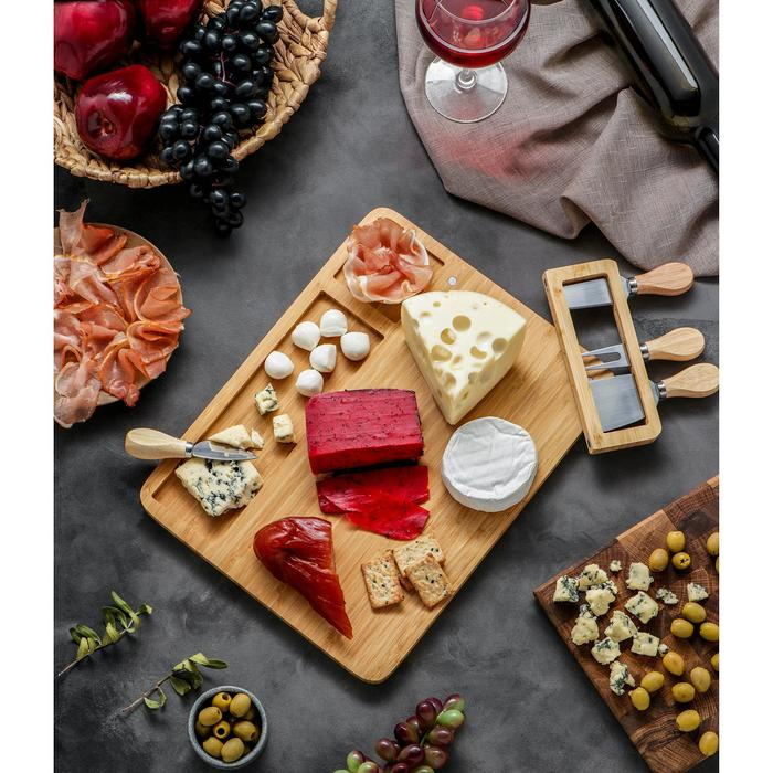 Набор для подачи сыра Доляна «Маасдам», 4 ножа, соусник, бамбук Набор для подачи сыра Доляна «Маасдам», 4 ножа, соусник, бамбук