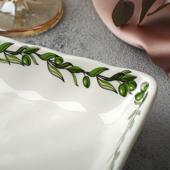 Блюдо керамическое с соусником «Оливки», 18.6 х 17.5 х 4 см, цвет белый Блюдо керамическое с соусником «Оливки», 18.6 х 17.5 х 4 см, цвет белый