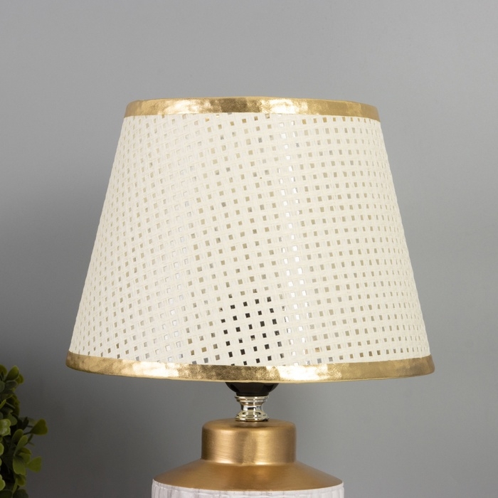 Лампа настольная Лампа настольная "Мрамор" 1х40Вт Е27 белый/золото 22,5х22,5х35см