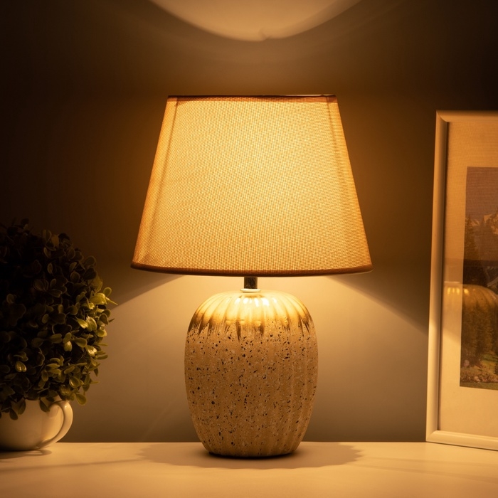 Настольная лампа с абажуром RISALUX «Нике», 1×Е14, 40 Вт, бежевый, 22×22×32 см Настольная лампа с абажуром RISALUX «Нике», 1×Е14, 40 Вт, бежевый, 22×22×32 см