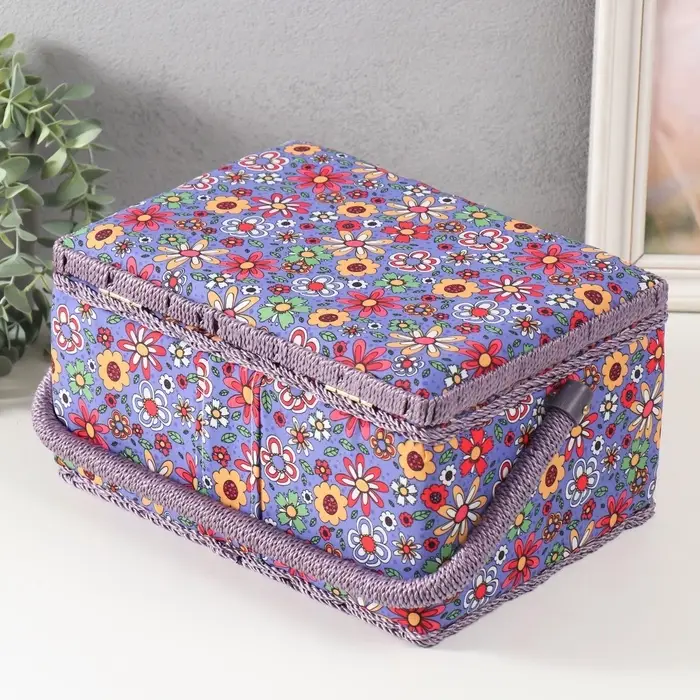Шкатулка для рукоделия и шитья &laquo;Нарисованные цветы на синем&raquo;, хранение ниток, иголок, мелочи, 19&times;26&times;14.5 см