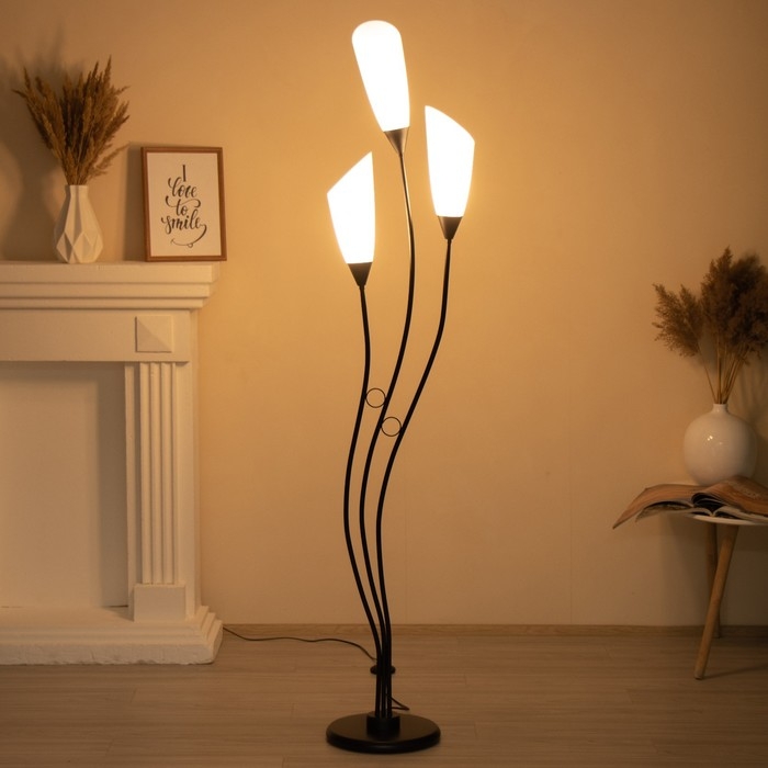 Торшер  Торшер "Айрис" 3хЕ27 15Вт черно-белый h.167 см