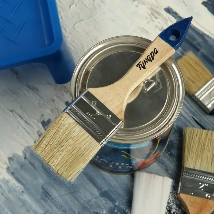 Кисть плоская ТУНДРА, натуральная щетина, деревянная рукоятка, 2 Кисть плоская ТУНДРА, натуральная щетина, деревянная рукоятка, 2", 50 мм