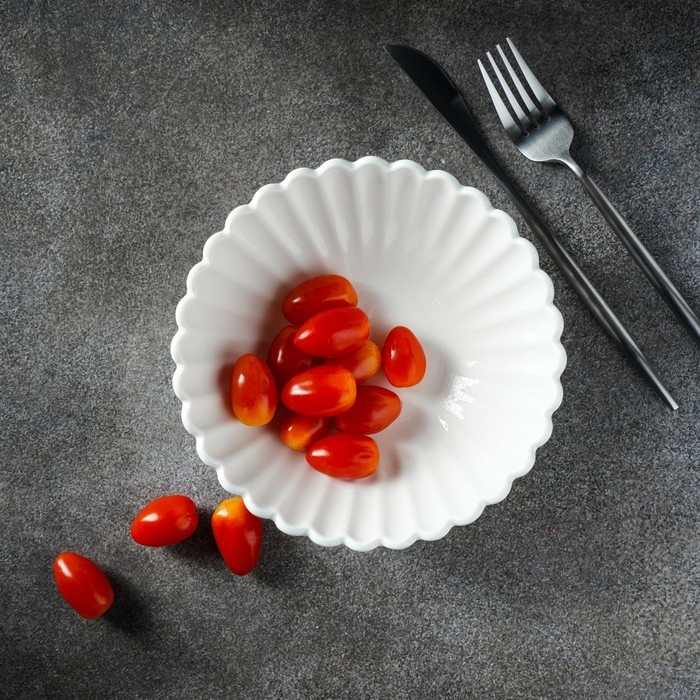 Салатник фарфоровый Magistro «Цветок», 0,45 л, d=16 см, цвет белый Салатник фарфоровый Magistro «Цветок», 0,45 л, d=16 см, цвет белый