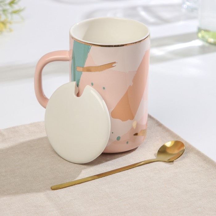 Кружка керамическая с крышкой и ложкой «Анабель», 350 мл, рисунок МИКС Кружка керамическая с крышкой и ложкой «Анабель», 350 мл, рисунок МИКС