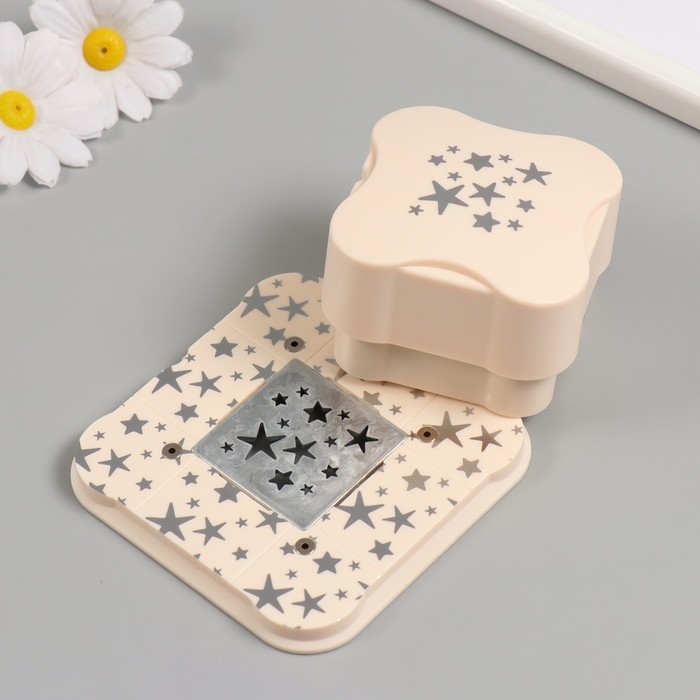 Дырокол фигурный рисунок 3,8х3,8 см Дырокол фигурный рисунок 3,8х3,8 см "Россыпь звёзд" 6.1х6,1х4,1 см