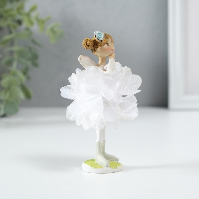 Сувенир полистоун  Сувенир полистоун "Девочка в платье из белых цветов" 6х5х10,5 см