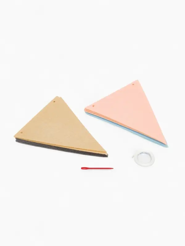 Фетровая гирлянда "Слоник" 12 флажков+ иголочка+ лента