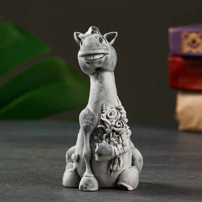 Сувенир Сувенир "Конь с букетом" 11,5см