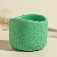 Свеча в подсвечнике вулканическом &laquo;Изгиб&raquo;, мятная, 8.3&times;8.5&times;7 см