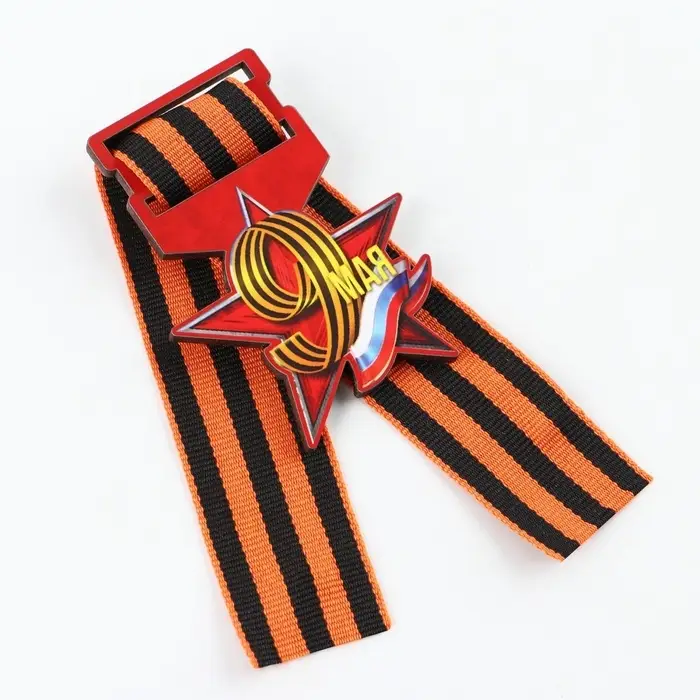 Значок с георгиевской лентой на День Победы «9 мая», дерево, 4,6 х 5,7 см Значок с георгиевской лентой на День Победы «9 мая», дерево, 4,6 х 5,7 см