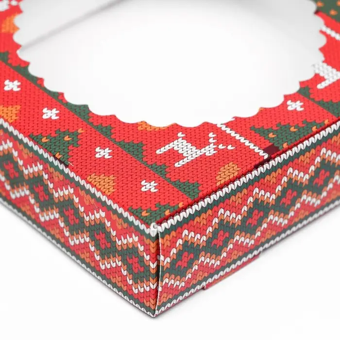 Подарочная коробка сборная с окном «Новогодний орнамент», 11.5×11.5×3 см