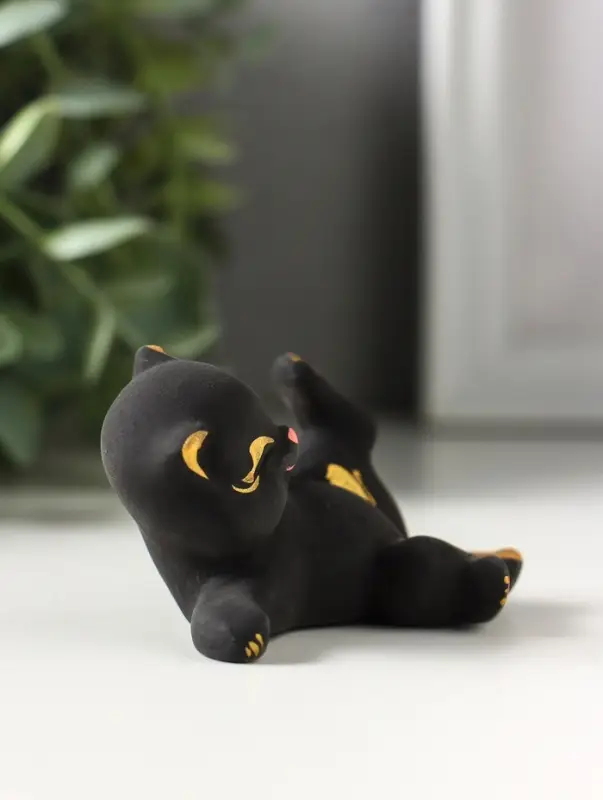 Фигурка керамика &laquo;Котик с лапкой&raquo;, 7 см, чёрный