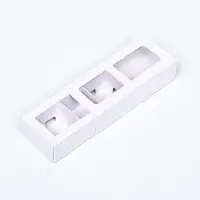 Упаковка с обечайкой для 3 конфет, с окном, белый 13×5×3.3 см