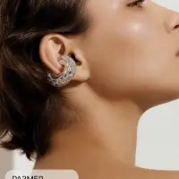 Серьга кафф &laquo;Бублик&raquo;, крупные стразы, белые в серебре