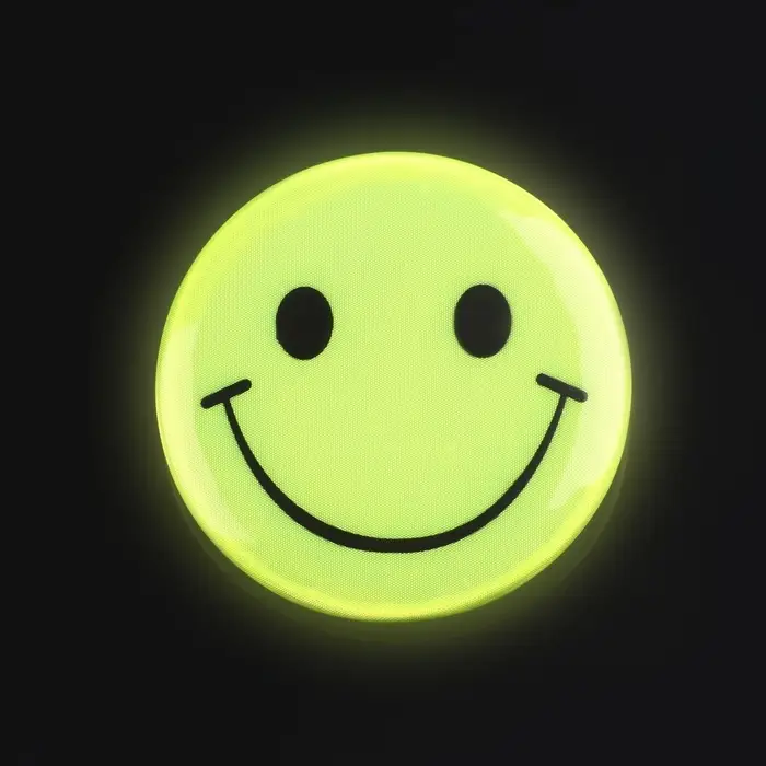 Светоотражающий значок «Смайл», d=3 см, жёлтый Светоотражающий значок «Смайл», d=3 см, жёлтый