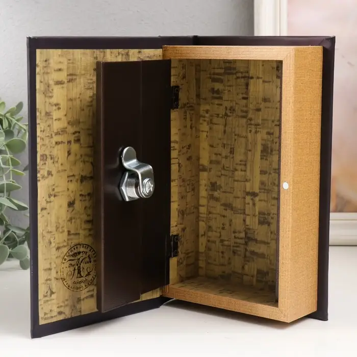 Шкатулка книга-сейф &laquo;Семейные традиции&raquo;, дерево и искусственная кожа, с замком, 21&times;13&times;5 см