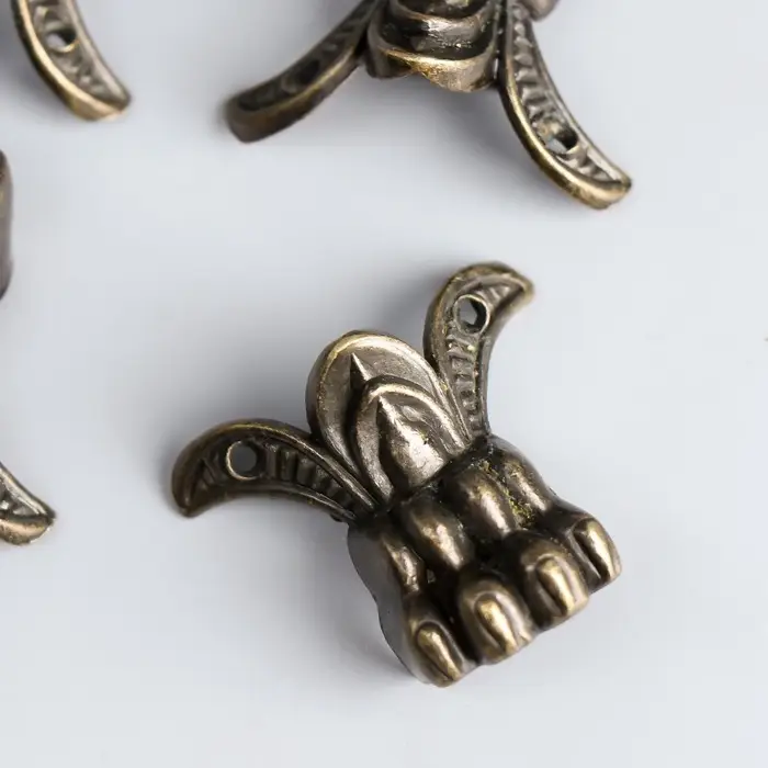 Уголок (ножка) для шкатулки Уголок (ножка) для шкатулки "Лапа" набор 4 шт 4,3х3,4 см