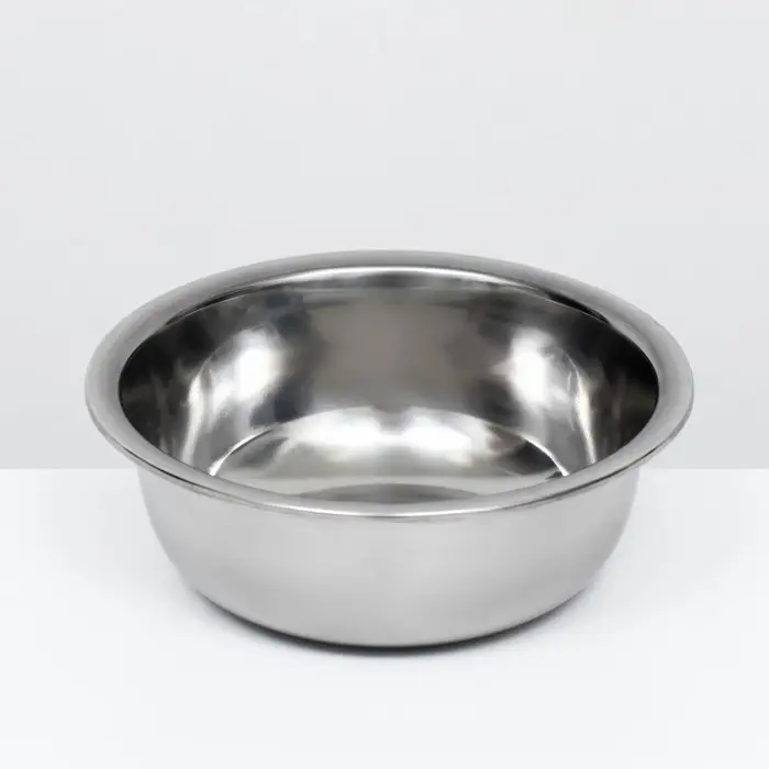 Миска металлическая эконом, 0,5 л, 17 х 5 см Миска металлическая эконом, 0,5 л, 17 х 5 см