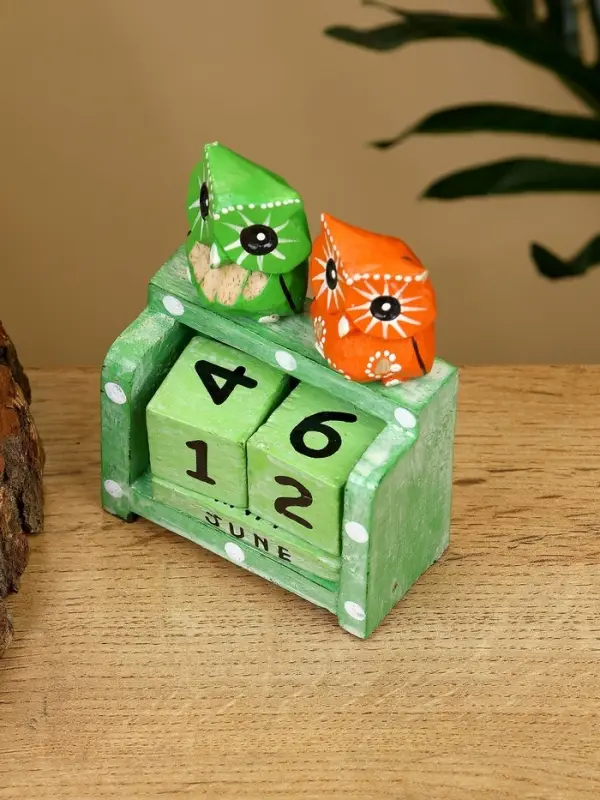 Календарь настольный «Пара совят», 7.5×4×10 см, дерево, зелёный, оранжевый Календарь настольный «Пара совят», 7.5×4×10 см, дерево, зелёный, оранжевый