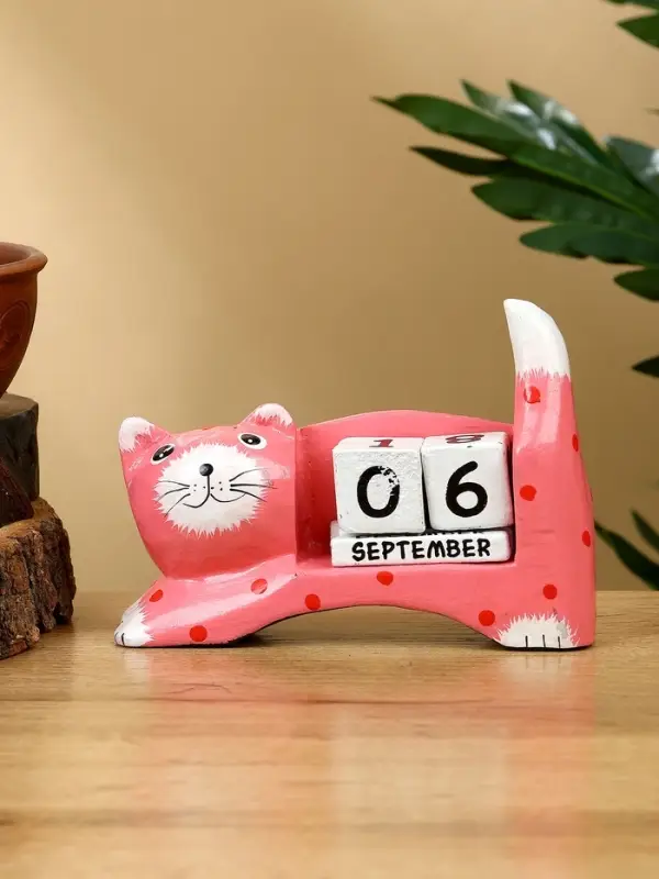 Календарь настольный Календарь настольный "Кошка" дерево 13х4х10 см, цв. розовый