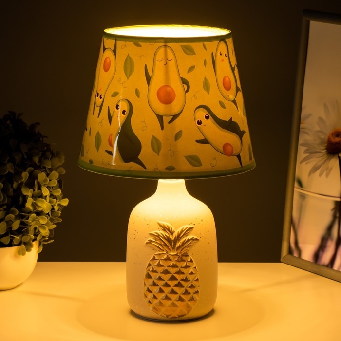 Настольная лампа Настольная лампа "Ананас" Е14 15Вт 20х20х32 см RISALUX
