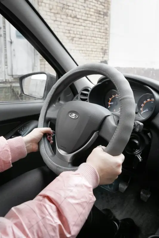 Оплетка на руль (нат. кожа) AVS GL-165L-GR (размер L, серый) - Серия "Classic"