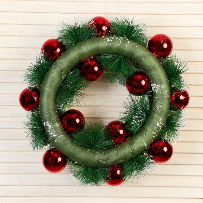 Венок новогодний d- 34 см Венок новогодний d- 34 см"Уютная сказка" листья в снегу шарики яблоки