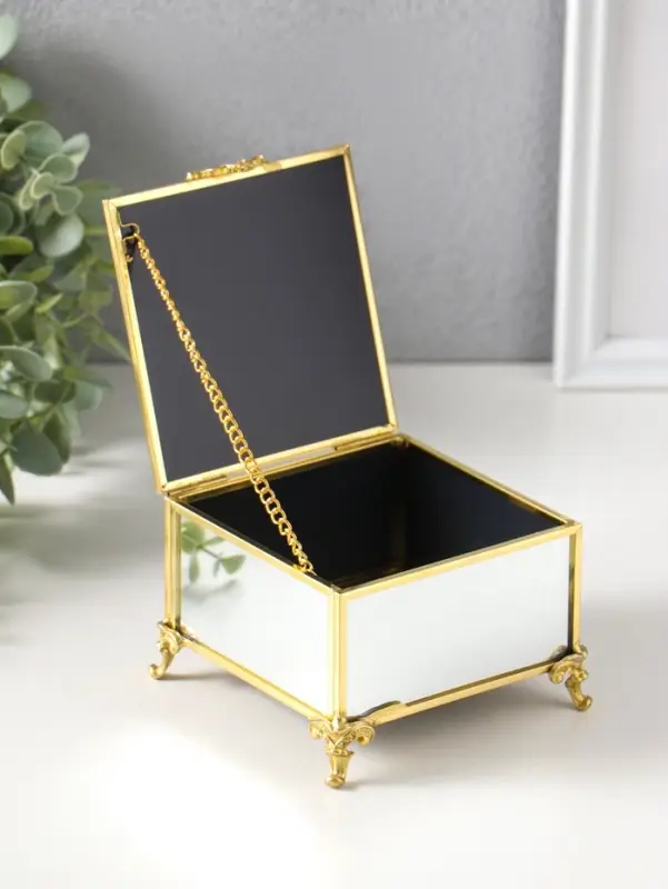 Шкатулка стекло с металлическим каркасом "Зеркальная на ножках" золото 10,5х10,5х7 см