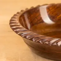 Чаша "Тарталетка" 18х18х5 см, дерево шишам Чаша "Тарталетка" 18х18х5 см, дерево шишам