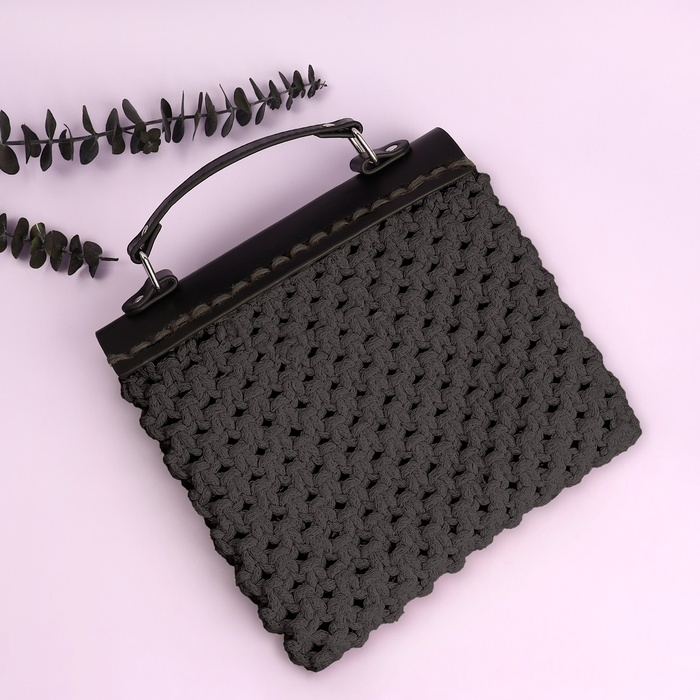 Крышка-клапан для сумки, с ручкой, на магнитной кнопке, 23 × 21 см, цвет чёрный/серебряный