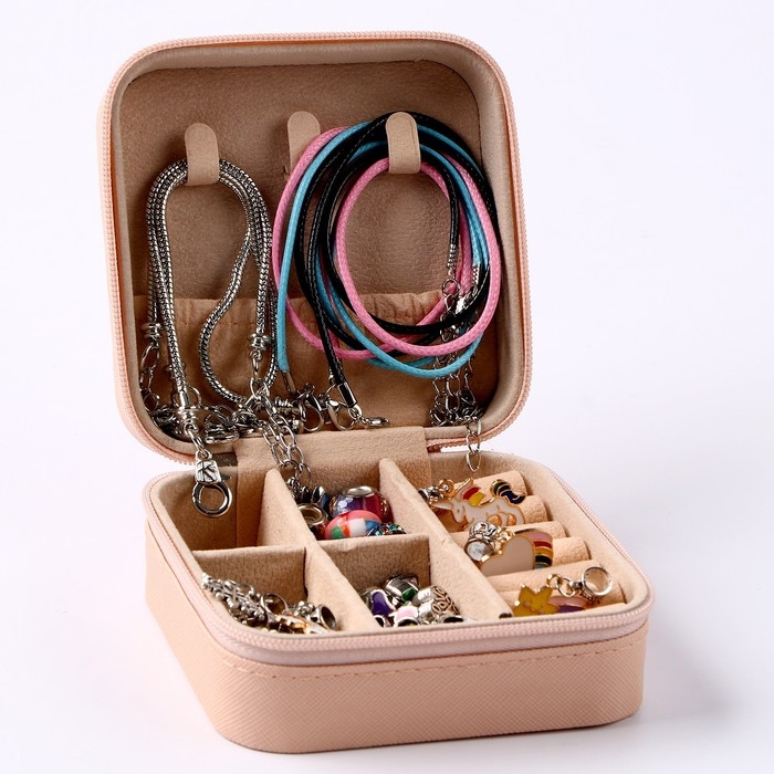 Набор для создания детской бижутерии в шкатулке «Яркая радость» Набор для создания детской бижутерии в шкатулке «Яркая радость»